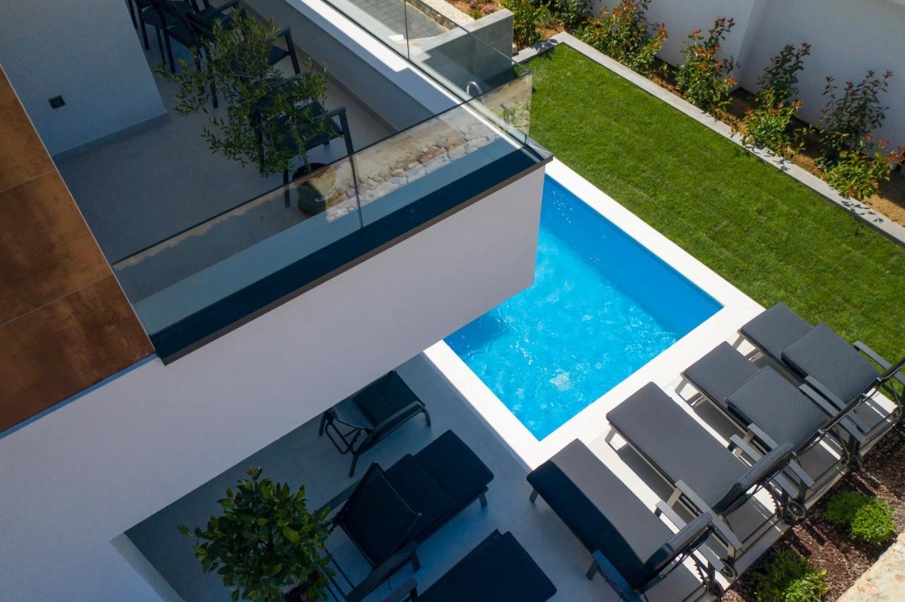 Bay Villa *